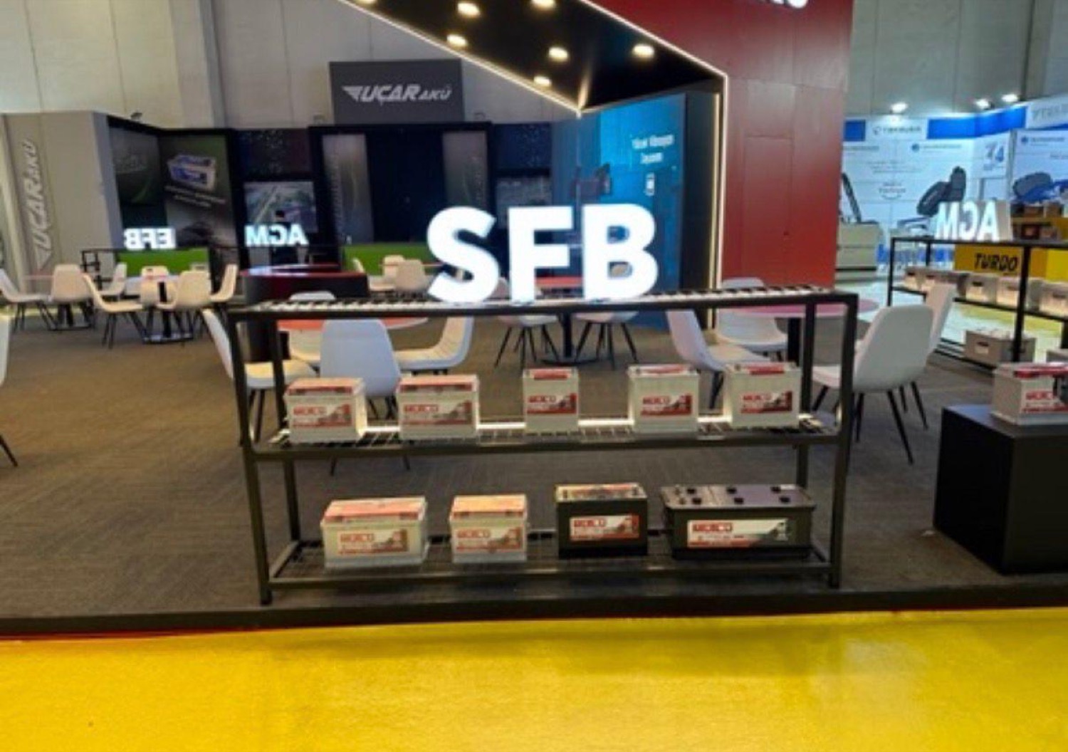 SFB Akü fuar teşhir standı önden görünüm